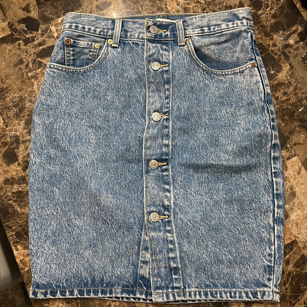 Excellent Condition Levi Skirt!